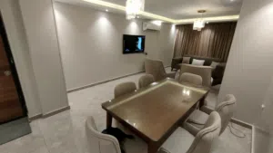 شقه مفروشة للايجار اول سكن سوبر لوكس 200 متر المهندسين قريب جامعه الدول للعائلات فقط