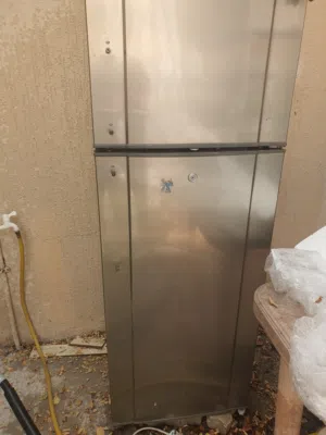 ثلاجة و مايكرويف  وسرير طابقين تواصل معي واوريك صورهم بالضبط وتراهم نظاف ومافيهم مشاكل