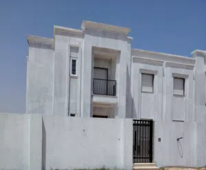 فيلا جديدة للإيجار في موقع ممتاز