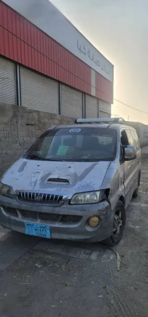 باص هونداي عرررررطه نضيف وصاحبها محتاج فل كامل مكيف مركزي تيربو عزمممم ضمانه من كل شي.