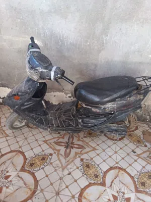 دراجه للبيع طافيه ماخذتها لمصلح حتمال كايمه لو كابريته تشتغل وتطفى ابيع كوم حديد ب100قفل بدون مداهر