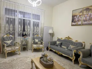 Sofa كنب فاخر جدا 10 اشخاص بحاله ممتازه