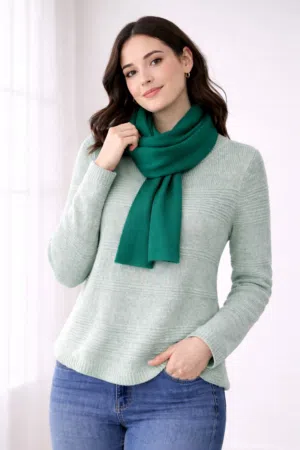 بلوزة نسائية محبوكة باللون أخضر ناعم (Mint Green ) مع سكارف باللون الاخضر الغامق ، مقاس S