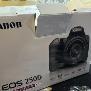 كاميرا كانو D250 جديد للبيع لم تستعمل فقط قليل جداً تصور دقة تصل الى 4K 30 فريم و 1080 60 فريم 24 pi