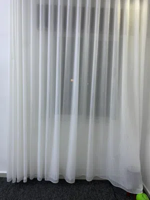للبيع ستارة بحالة ممتازه