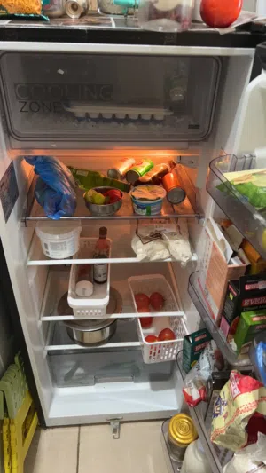 Refrigerator very good condition 25 kwd