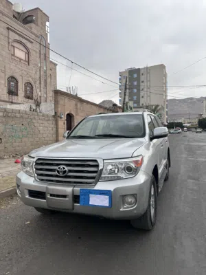 تويوتا صالون GXR لاندكروزر V8