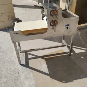 فرادة عجين كبيرة