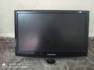 18.5 Samsung monitors for sale  in Zarqa