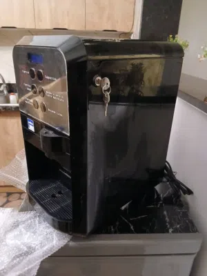 مكينة قهوة Lavazza الايطالية الغنية ع التعريف اصلية وشبه جديدة للبيع