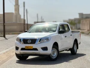 نيسان نافارا بيك اب ابيض اللون بحاله الوكاله