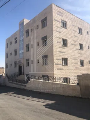 بناية سكنية وارض للبيع في الجبيهة