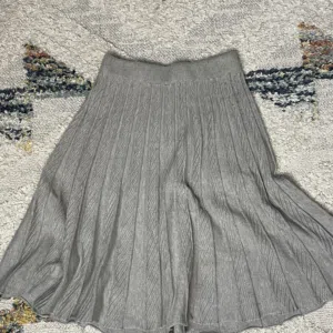 تنورة طول وسط