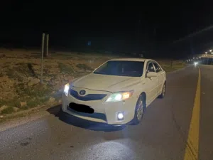 تويوتا كامري لون ابيض 2010