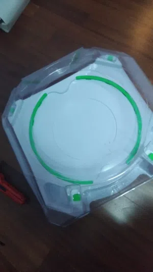 beyblade x stadium and launcher very good quality.ملعب وقاذفة بي بليد إكس بجودة ممتازة