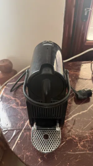 ماكنه nespresso مع جهاز الحليب