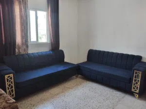 طقم كنب نظيف ومميز للبيع – 6/7 مقاعد