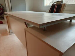 مكتب منزلي خشب ممتاز بسعر مغري مع خزانة جانبية ووحده ادراج