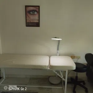 تخت تجميل للرموش ،