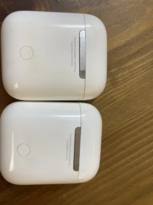 للبيع علب شحن سماعات AirPods