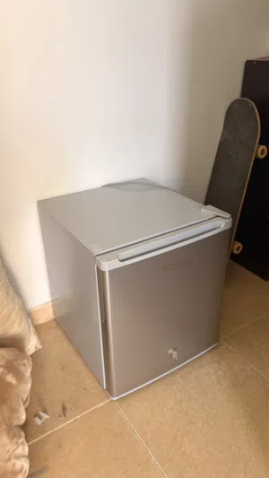 ثلاجة صغيرة للبيع Black & Decker mini fridge