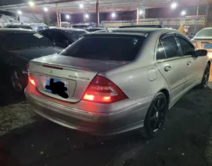 2004 Mercedes C230 قمريه