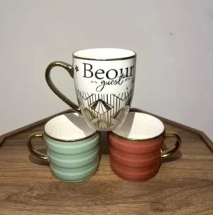 مجموعة فناجين سيراميك أنيقة بحواف ذهبية – جديد