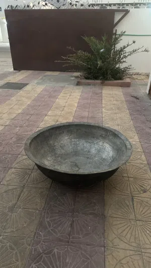 مرجل نحاس ثقيل قديم