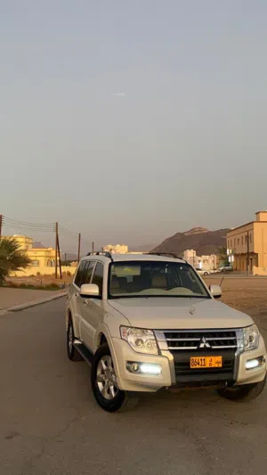Used Mitsubishi Pajero in Al Dakhiliya