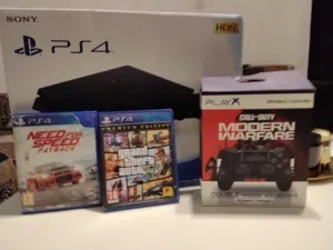 PS4 للبيع مستعمل  4 شهور ومعاه زوز دسكات اقرا الوصف