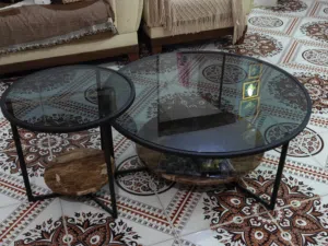طاولات اثنان كبيرة وصغيرة
