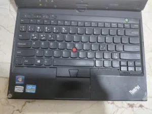 للبيع جهاز لابتوب من شركة Lenovo، الجهاز يعمل بنظام ويندوز 10 وسريع تقريباً ويناسب الاستخدامات المكت