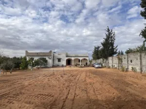 ارض للبيع مكان وادي الربيع شارع إسطبلات الربيع