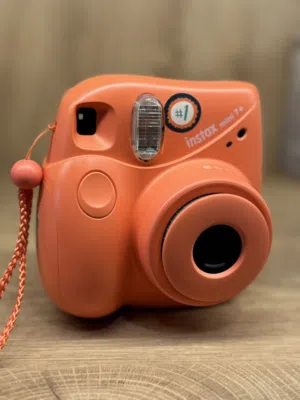كاميرا Fujifilm Instax Mini 7+ الفورية