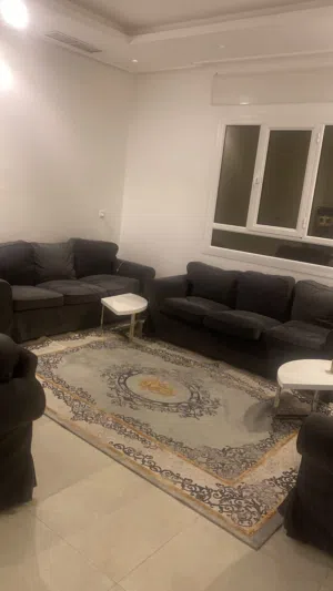 كنبات ايكيا ثلاث مقاعد مستعمل للبيع
