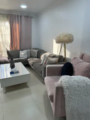 طقم كنب بحالة جيدة جدا ونظيف