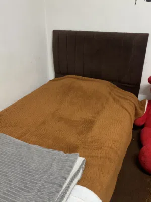 تخت مفرد ونص بسعر مغري