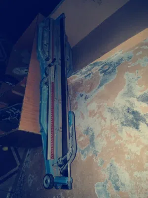 *مكنة قط (بورسلين) شبه جديدة (إطالية) ممتازة*