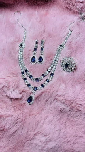 Brand new royal necklace set   مجموعة قلادة ملكية جديدة تماما