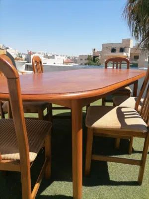 طاوله كبيره مع 6 كراسي