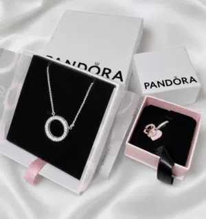 pandora عقد وتشارم باندورا للبيع