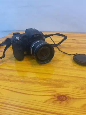 كاميرا Fujifilm شبه احترافية للمبتدئين (بيها مجال)
