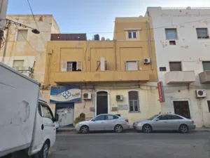 شقة مكتبية للايجار في شارع جاكرتا مشطبة ومجهزة