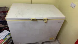 ثلاجه نظيفه وشغالة للبيع