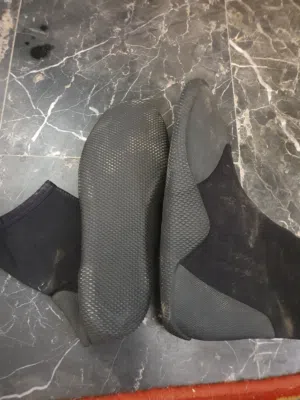 حذاء غطس جديد