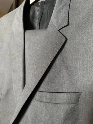 بدلة رجالي ماركة BOSS مقاس 54R