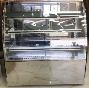ثلاجه عرض زجاجيه