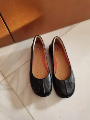 Clarks shoes size 5D
