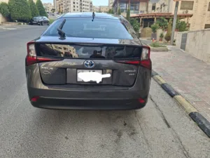 تويوتا بريوس 2019 فل بيرسونا لون سكني غامق. فحص ممشى قليل بطارية ليثيوم