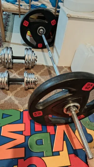 Barbell and Dumbell 100kg total for big muscles and attractive body. وزن إجمالي 100 كجم من الباربل و